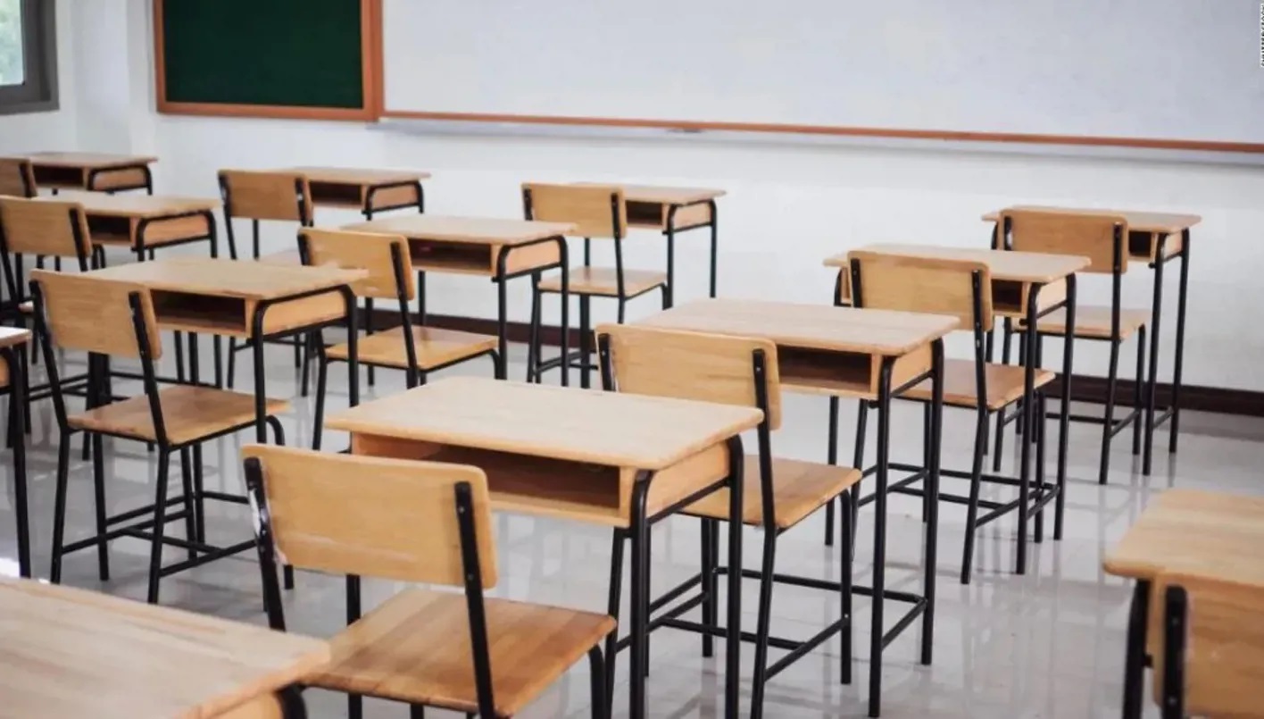 بالصور - تحويل المدارس لمراكز "حزب الله".. واعتراض واسع